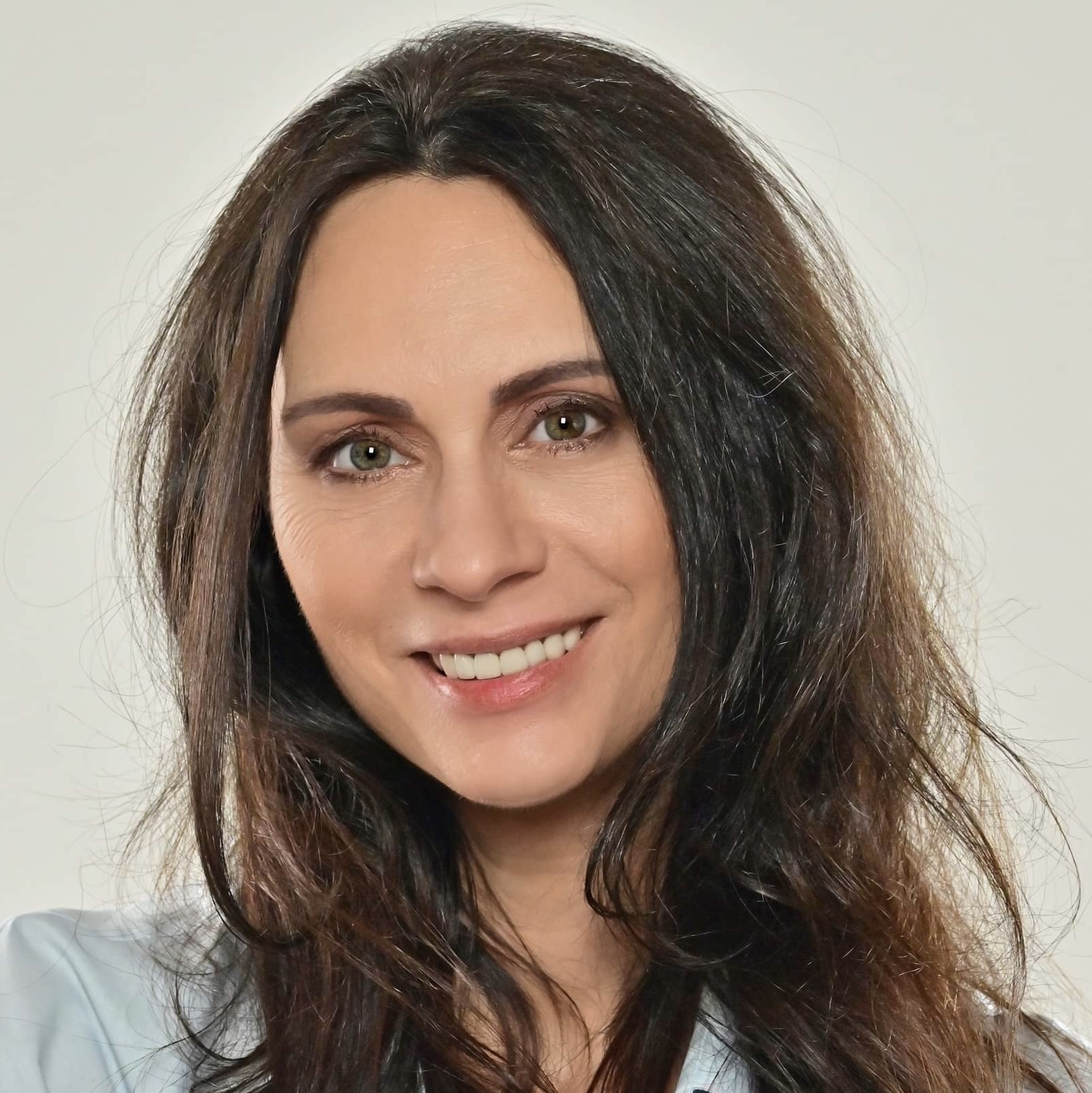 Szilvia Somogyvari(1)